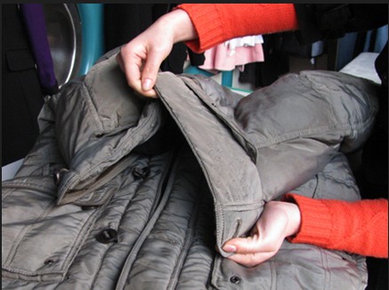 吃完火锅,衣服上的味道怎样去除?